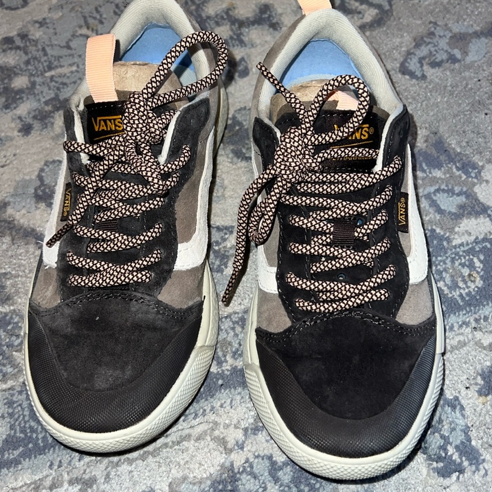 Vans Ultrarange Exo Shoes. Size 7. Worn twice. Perfect condition still.